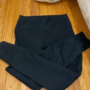 Gently worn comfy fabletics leggings size medium (FREE SHIPPING)